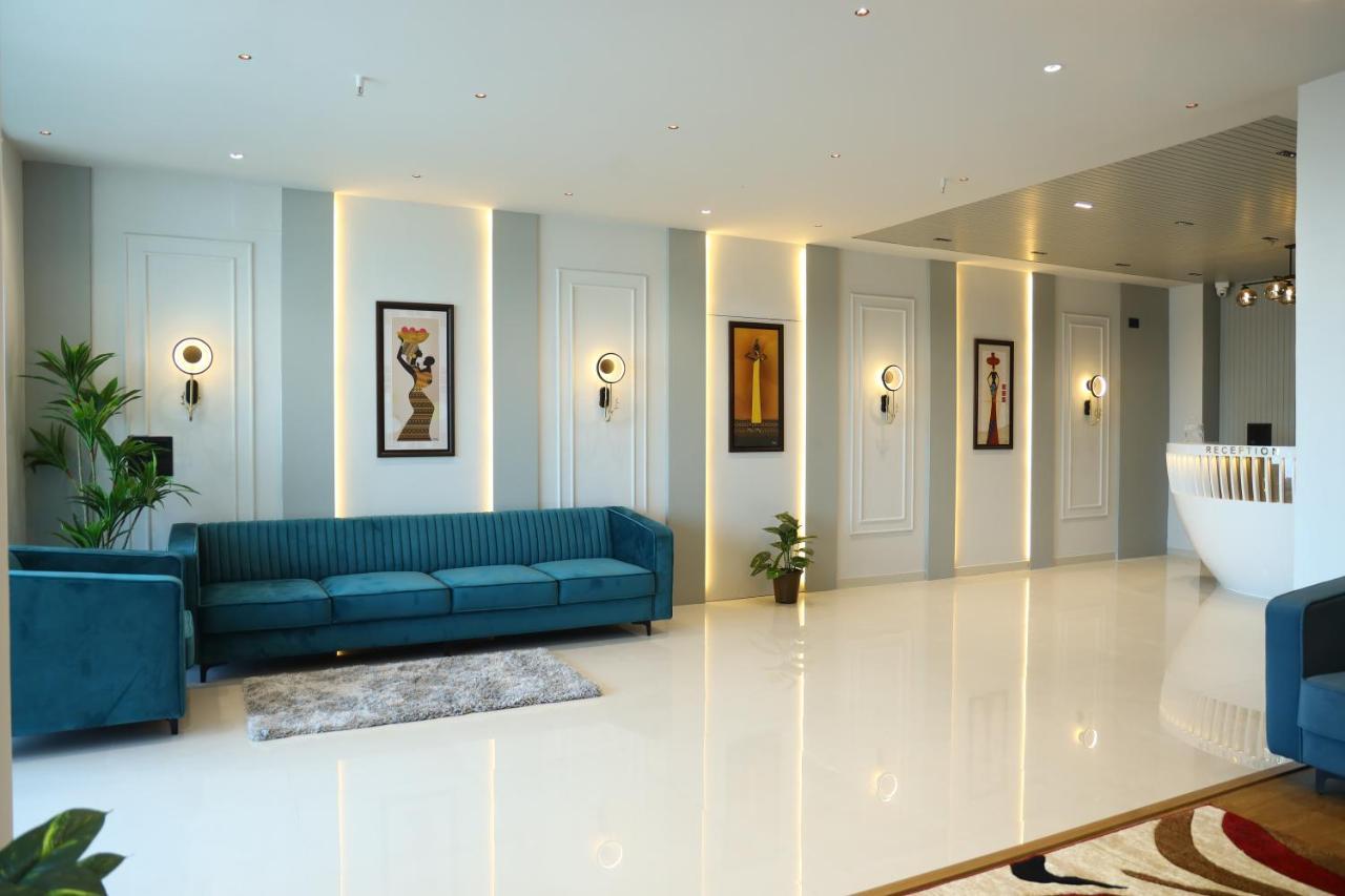 Hotel The Parker Inn By Kbnt Group Surat Exterior photo