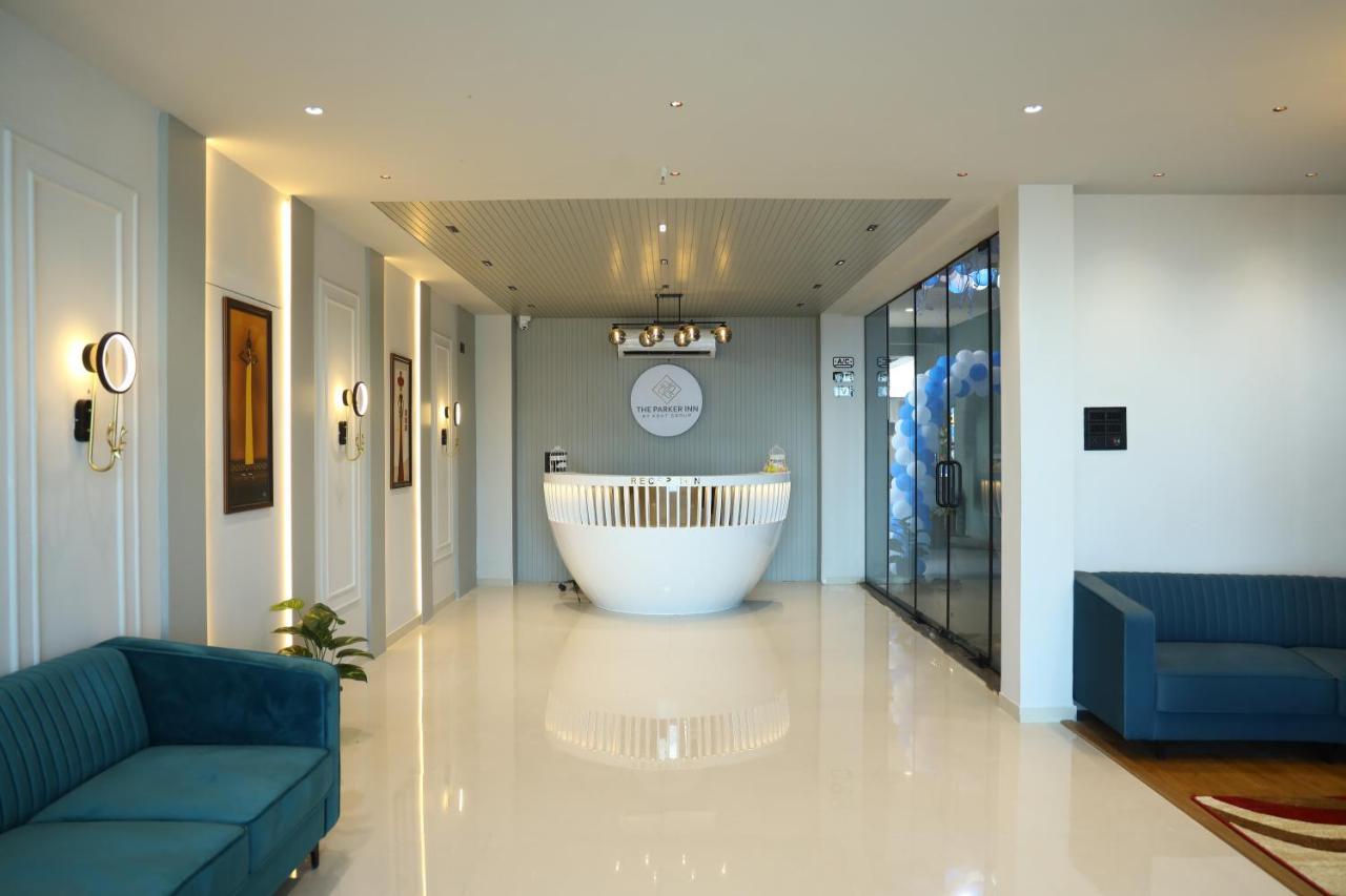 Hotel The Parker Inn By Kbnt Group Surat Exterior photo