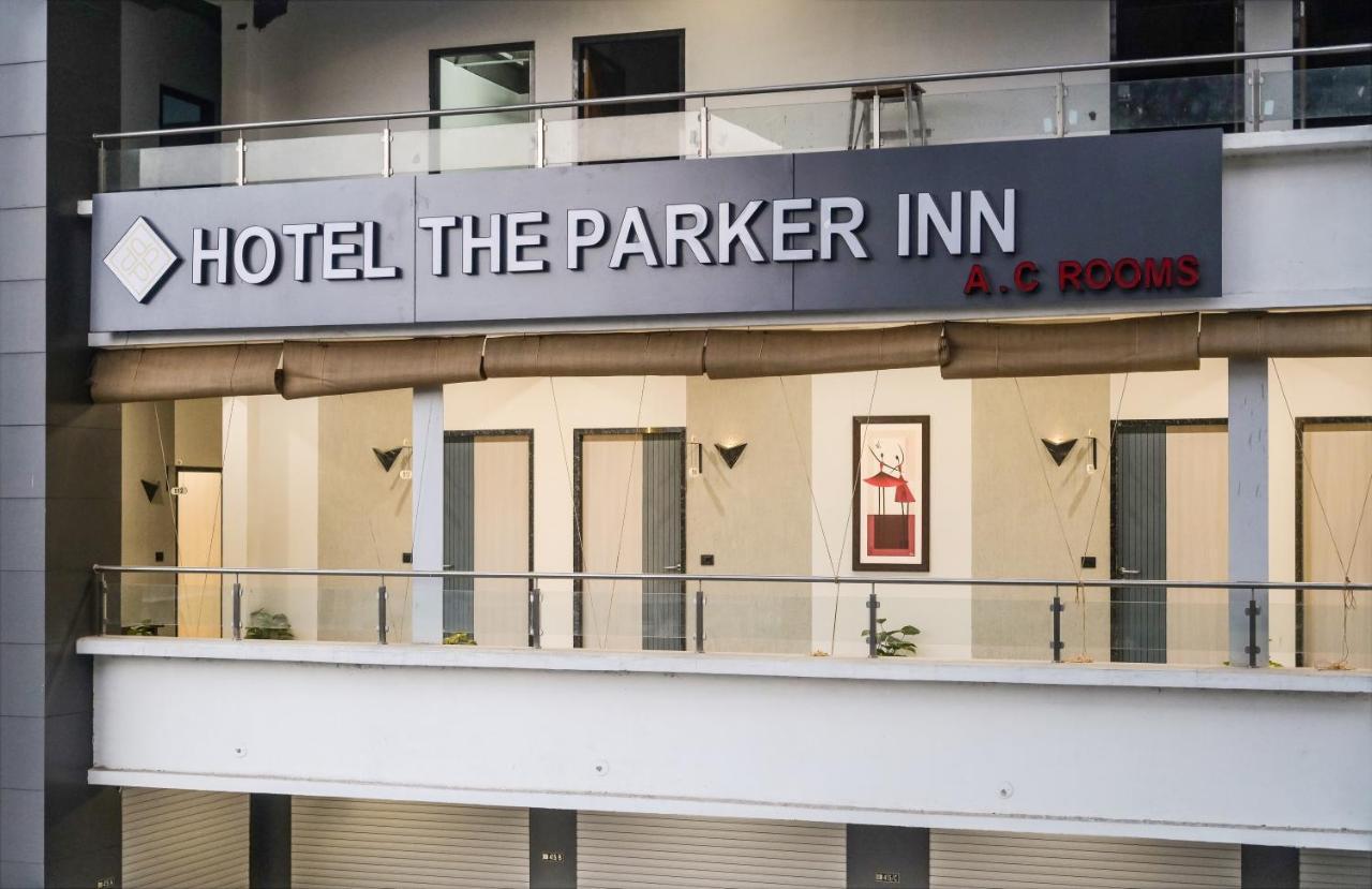 Hotel The Parker Inn By Kbnt Group Surat Exterior photo