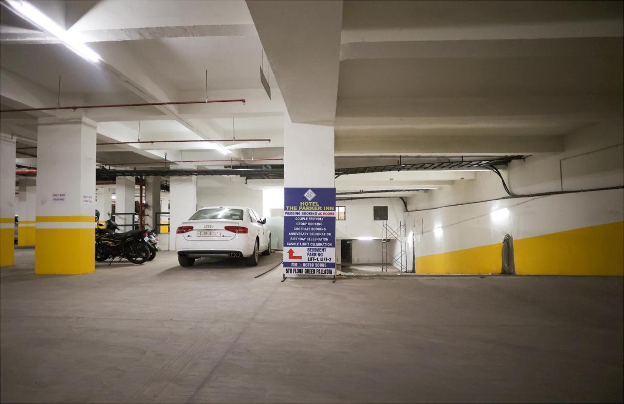 Hotel The Parker Inn By Kbnt Group Surat Exterior photo