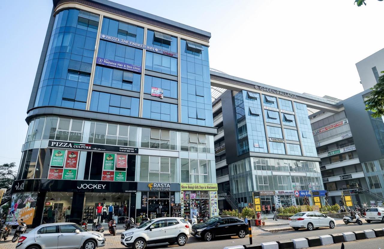 Hotel The Parker Inn By Kbnt Group Surat Exterior photo