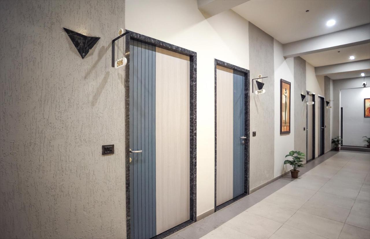 Hotel The Parker Inn By Kbnt Group Surat Exterior photo