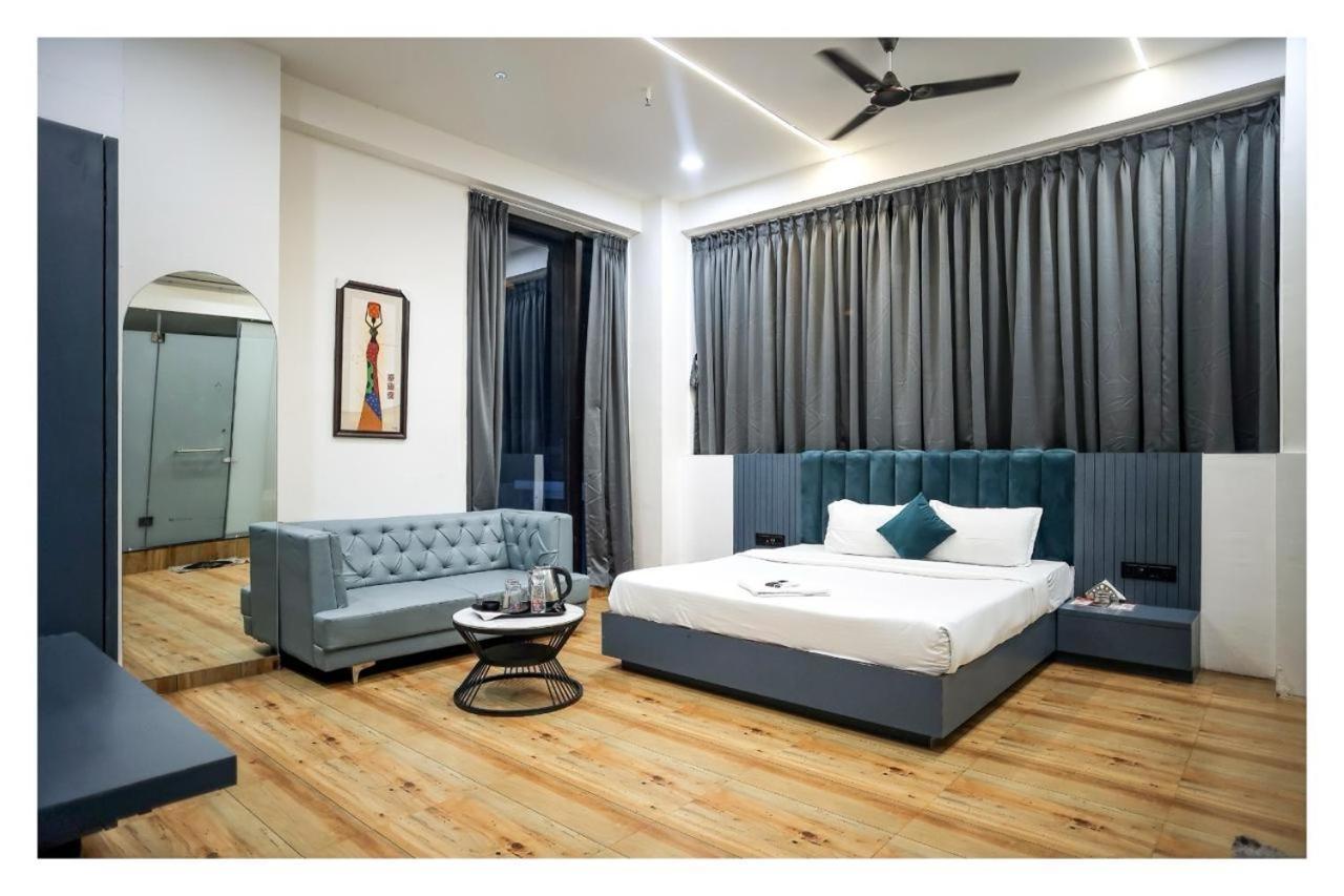 Hotel The Parker Inn By Kbnt Group Surat Exterior photo